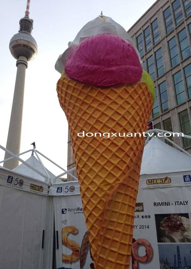 Thi kem tại Alexanderplatz Berlin